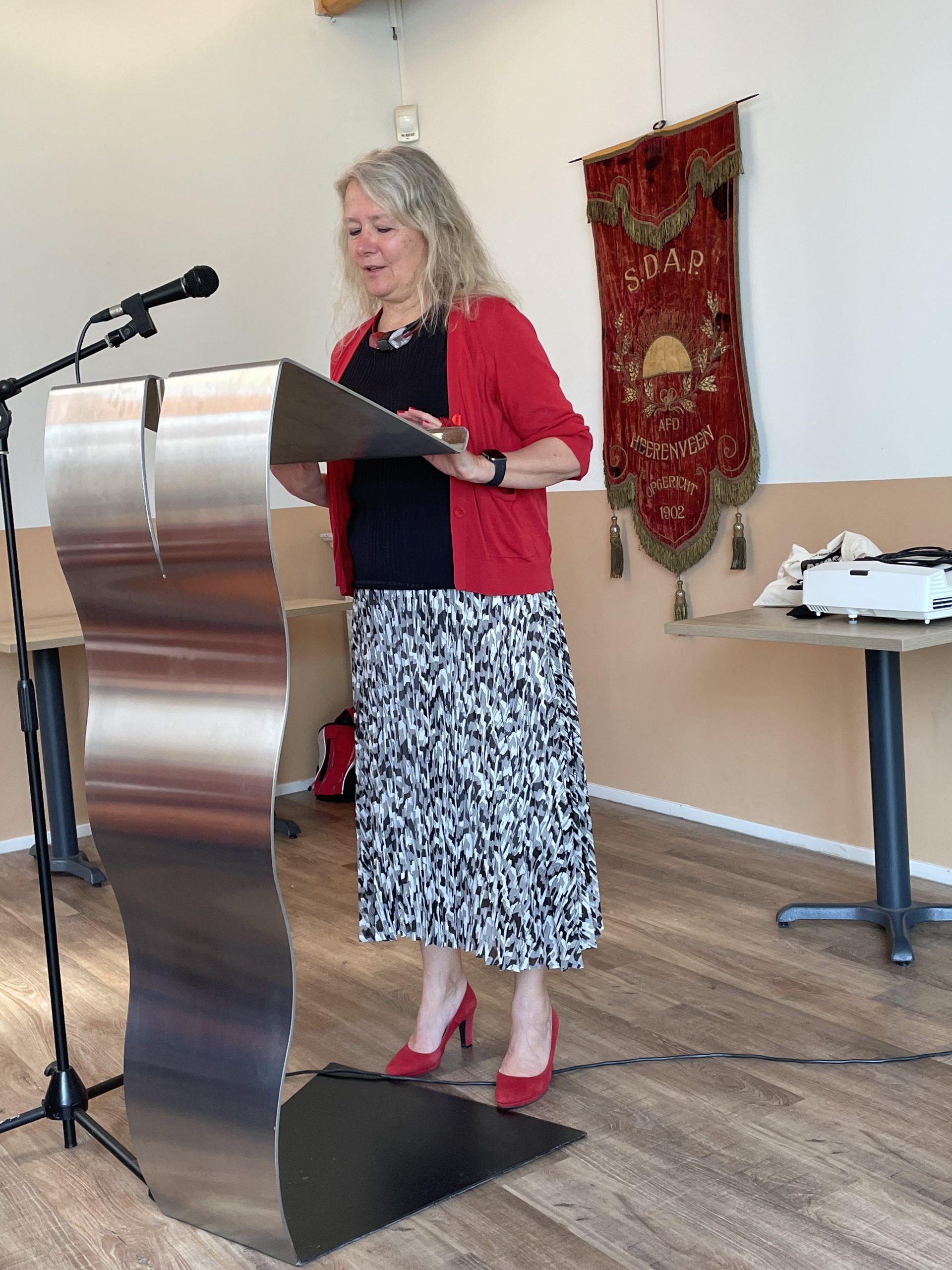 Esther-Mirjam Sent houdt haar 1 mei-lezing in Heerenveen